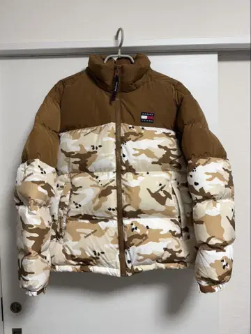 TOMMY JEANS 다운 자켓 브라운 카모플라쥬