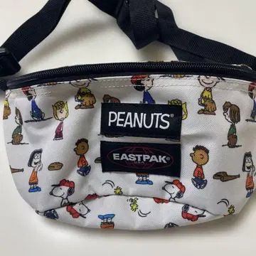 PEANUTS EASTPAK 바디백 웨스트 파우치
