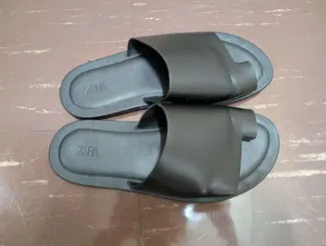 ZARA 블랙 샌들