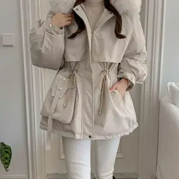 퍼 달린 다운 코트