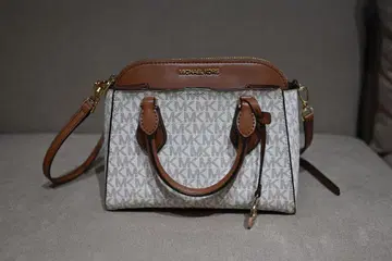 MICHAEL KORS 모노그램 숄더백