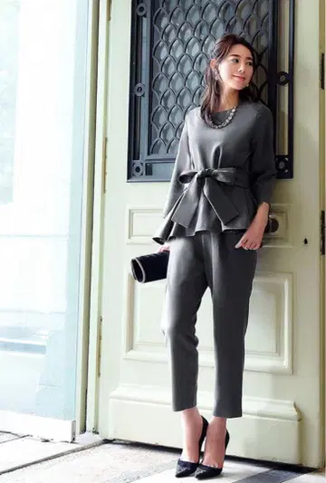 새상품급 RUIRUE BOUTIQUE 플레어 페플럼 수트 셋업 M 그레이