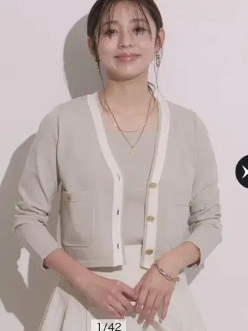 저스길리티 배색 V 니트 자켓 앙상블