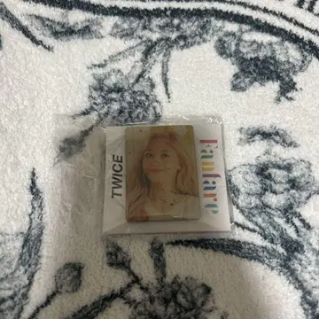 TWICE 지효 팬퍼레이 핀 배지