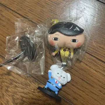 엉덩이 탐정과 말티즈 소장의 피규어 세트