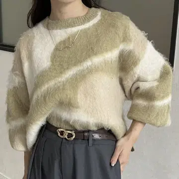 베이지 올리브 스트라이프 벌룬 슬리브 니트