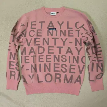 시착만 한 상품, 테일러메이드 로고 올 패턴 텍스트 프린트 핑크 스웨터