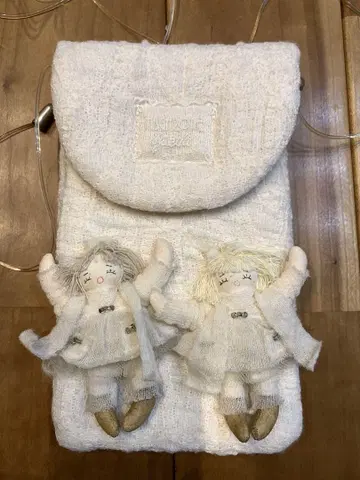 히스크로네 인형 포함 화이트 파우치