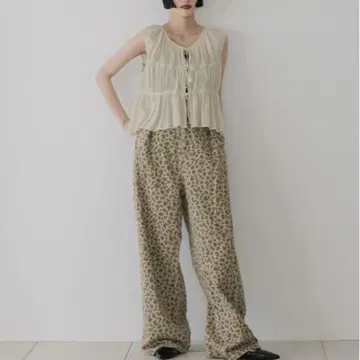 LOWRYS FARM 요루 쉬폰 셔링 슬리브리스 아이보리