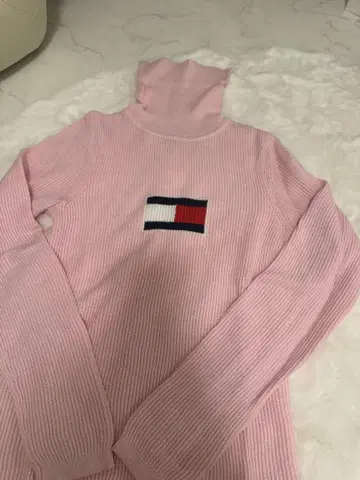 TOMMY JEANS 핑크 터틀넥 M