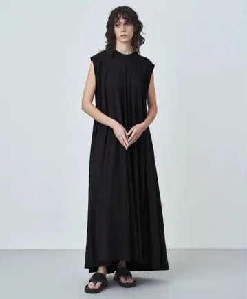 ATON SUVIN AIR SPINNING FLARED DRESS
