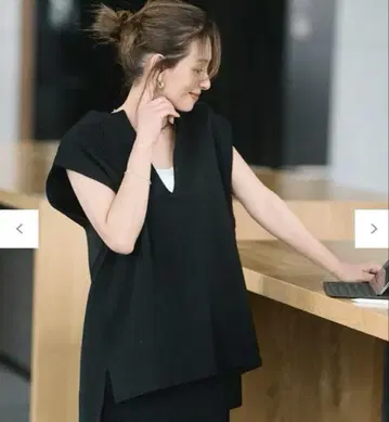 UNFILO 앙피로 슬리브리스 V넥 상의 네이비 S 사이즈