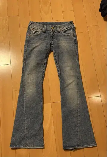 TRUE RELIGION 플레어 데님