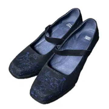 CAMPER TWINS 자수 스웨이드 스트랩 펌프스
