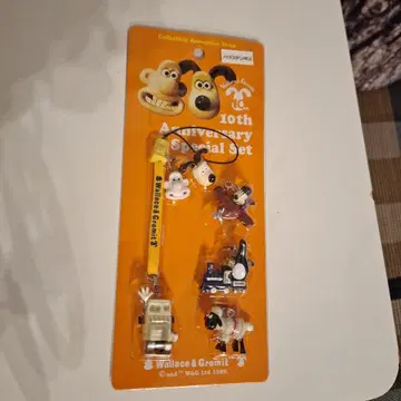 가격 인하 월레스와 그루밋 10주년 스트랩 컬렉션