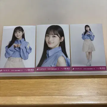 노기자카46 브로마이드 어깨 트임 상의 이치노세 미쿠 컴프