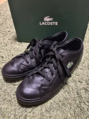 LACOSTE 블랙 가죽 스니커즈