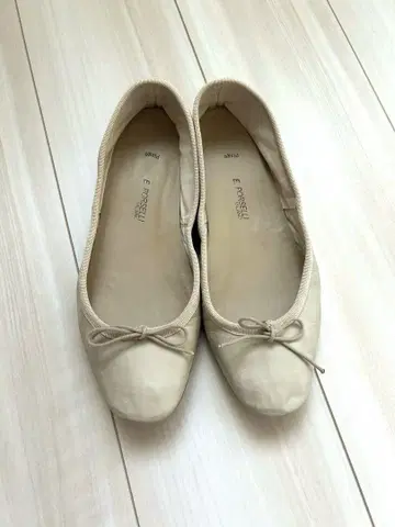 E.PORSELLI 포르셀리 발레 슈즈 플라주 별주 24.5cm