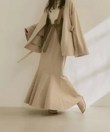 미사용 새상품 moi tytto 커브 절개 머메이드 스커트 내추럴