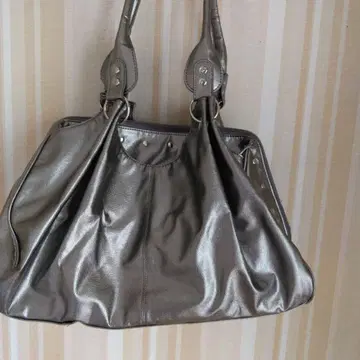 메탈릭 실버 숄더백 여행 가방