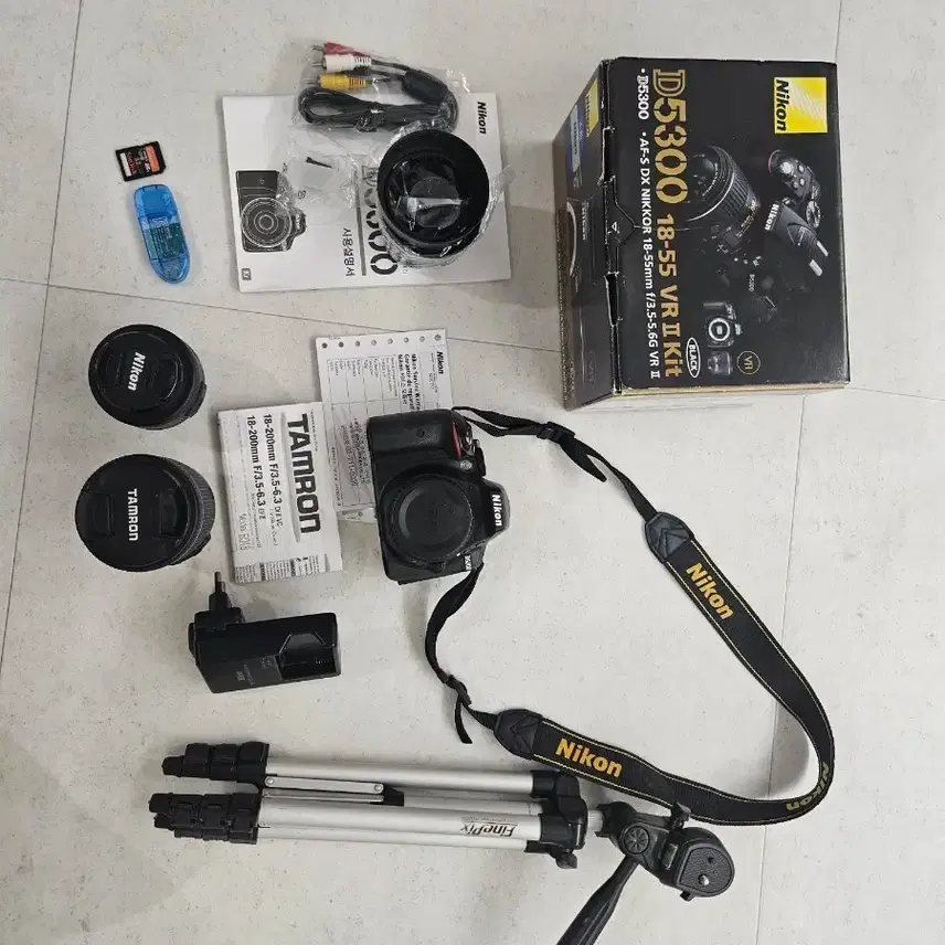 니콘D5300 + TAMRON18-200 + DX 35mm단렌즈