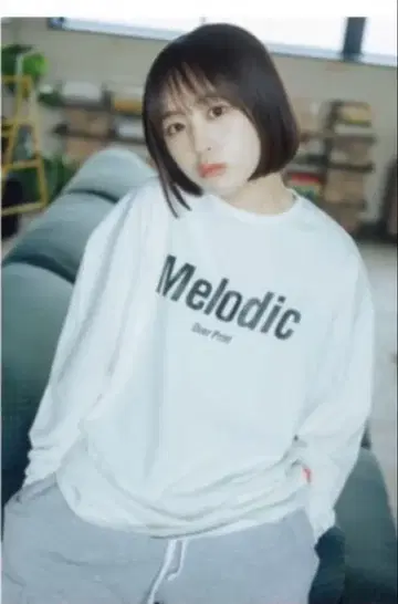 미사용 새상품 오버 프린트 오버프린트 롱T Melodic