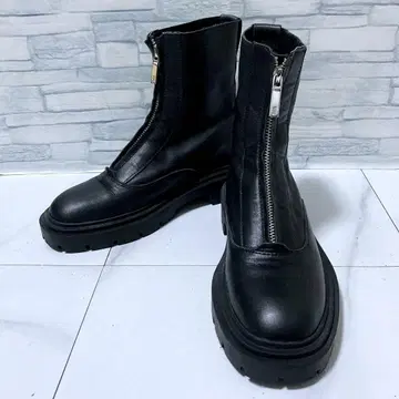 컨디션 최상 ZARA 통굽 부츠 센터 지퍼 트랙 밑창 블랙 24.0