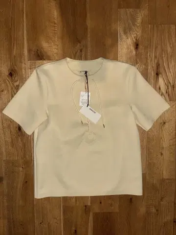 미사용 새상품 택 포함 25SS AURALEE 화이트 레이스업 T셔츠