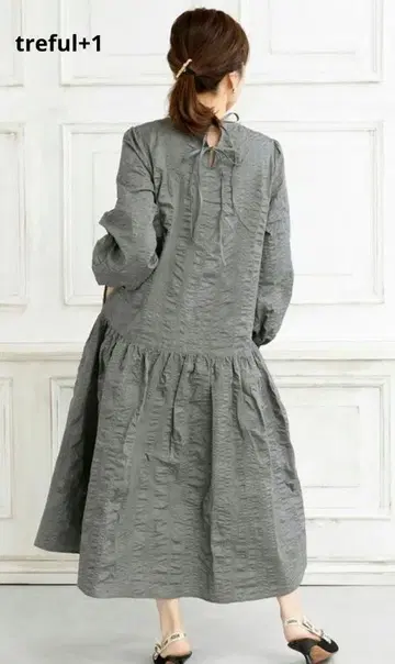 treful+1 후와모코 원피스 엠보싱 그레이