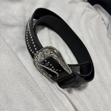 스터드 벨트