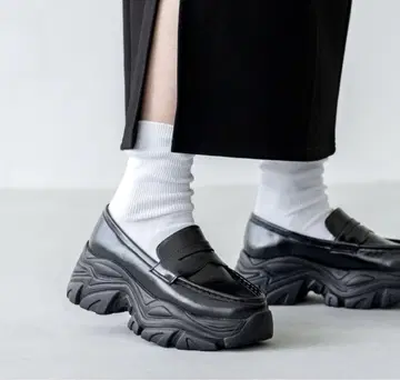 menue 통굽 로퍼 블랙 블랙