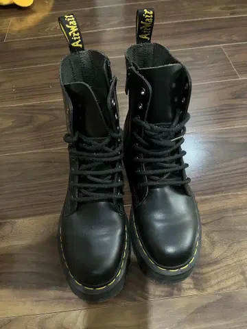 Dr.Martens 여성용 부츠