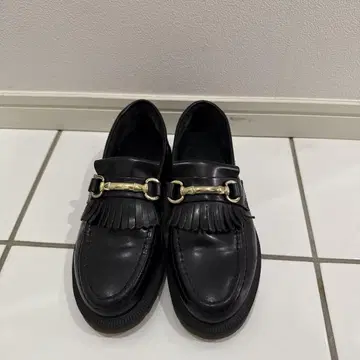 Dr. Martens 블랙 로퍼 에이드리안 스너플