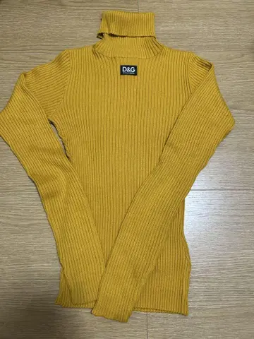 D&G 돌체앤가바나 니트 터틀넥 베이지