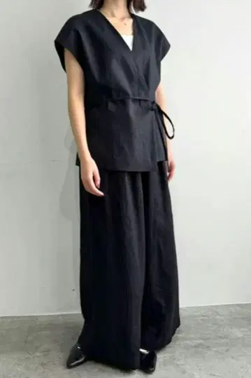 카프네 린넨 베스트 38 블랙 가을에도