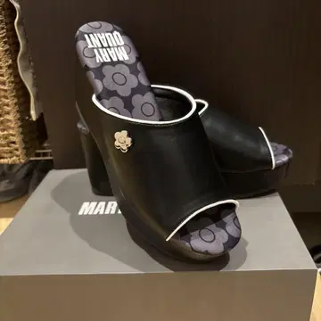 MARY QUANT 블랙 오픈토 샌들