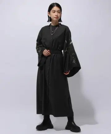 [ 최종 가격 인하 ] HARE 소매 자수 와이드 원피스 블랙 프리