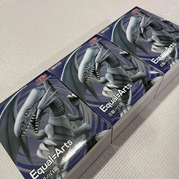 푸른 눈의 백룡 피규어 3개 세트