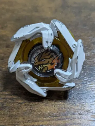 BEYBLADE 트랜스 대거 화이트