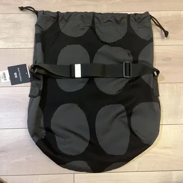 유니클로 마리메꼬 드로우 스트링 백 블랙