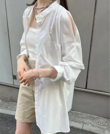 숄더 슬릿 셔츠