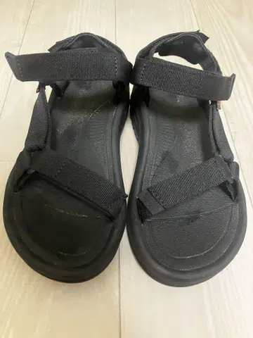 Teva 샌들