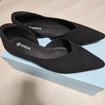 VIVAIA 블랙 플랫슈즈 리브