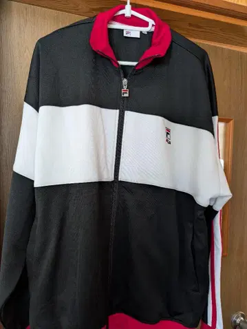 FILA 저지 XL 블랙/화이트/레드