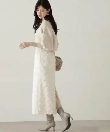 튤 자카드 내로우 스커트 프로포션 바디 드레싱 화이트