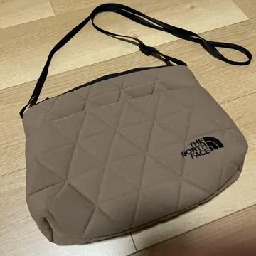 THE NORTH FACE(더 노스 페이스) 지오 페이스 파우치