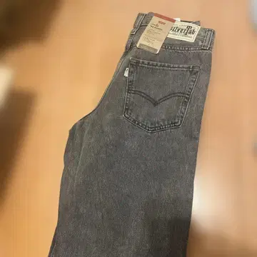 Levi's 그레이 스트레이트 데님 팬츠