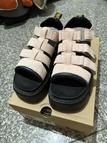 Dr. Martens 스트랩 샌들 핑크/블랙