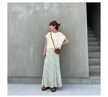 HOWDY. konitank 코니탱크 아이보리