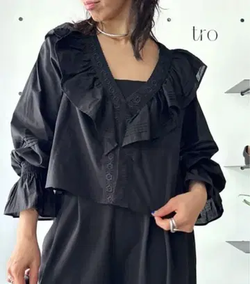 레이스 프릴 블라우스